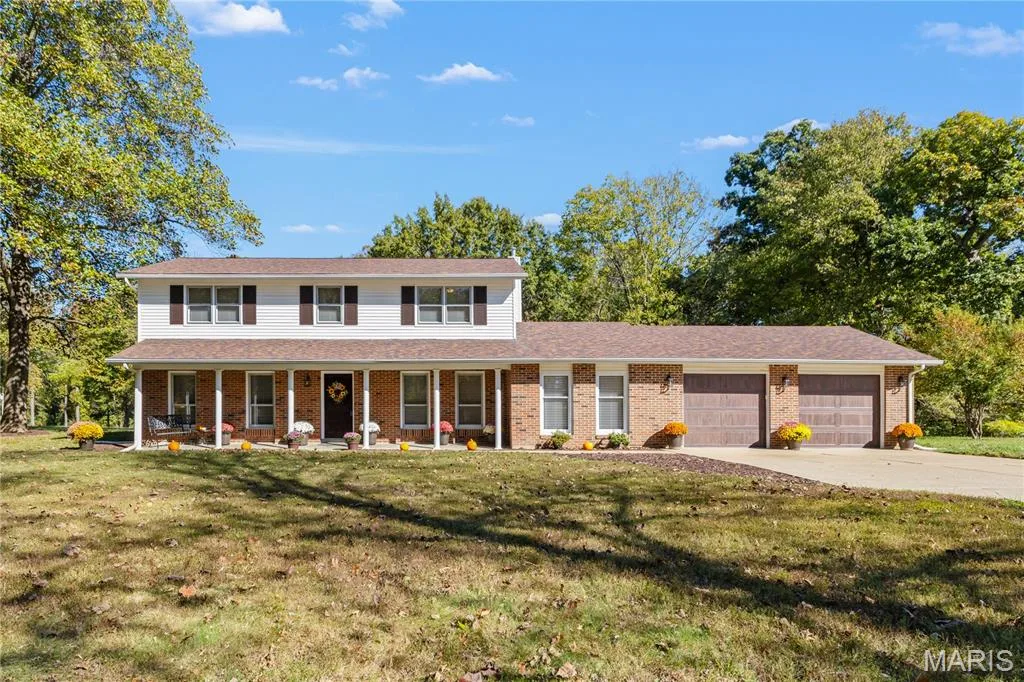 Welcome Home, 15 Bridlewood Drive, Lake St Louis, Missouri 63367 — 15 Bridlewood Drive, Lake St. Louis, MO 63367