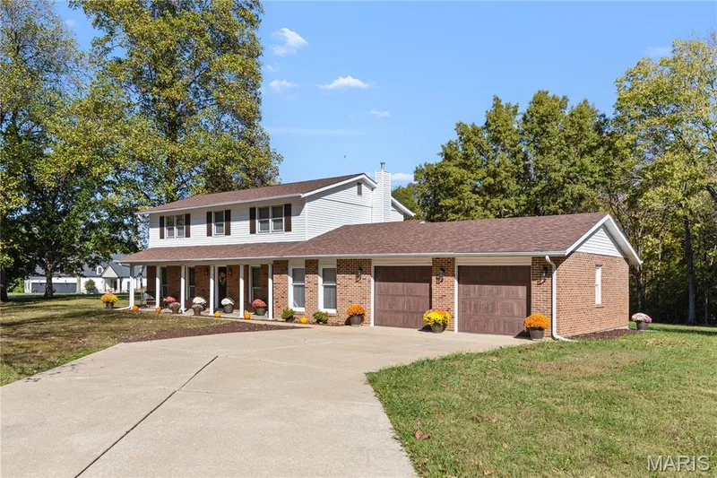 Welcome Home, 15 Bridlewood Drive, Lake Saint Louis, Missouri 63367 — 15 Bridlewood Drive, Lake St. Louis, MO 63367
