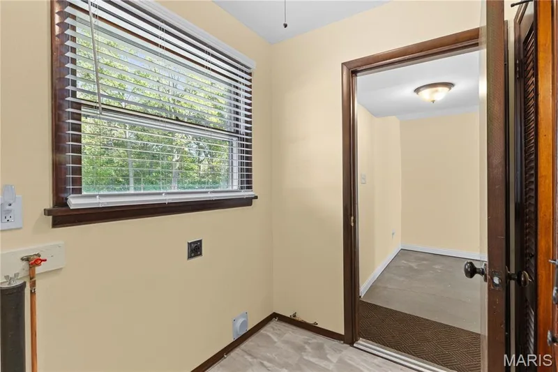 Main floor laundry room for your convenience! — 15 Bridlewood Drive, Lake St. Louis, MO 63367