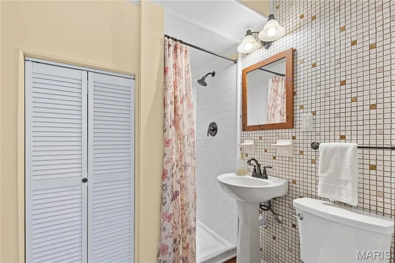 Full bathroom on the main level! — 15 Bridlewood Drive, Lake St. Louis, MO 63367