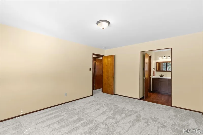 Spacious primary suite! — 15 Bridlewood Drive, Lake St. Louis, MO 63367