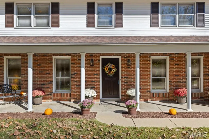 The curb appeal in this home is 10/10! — 15 Bridlewood Drive, Lake St. Louis, MO 63367