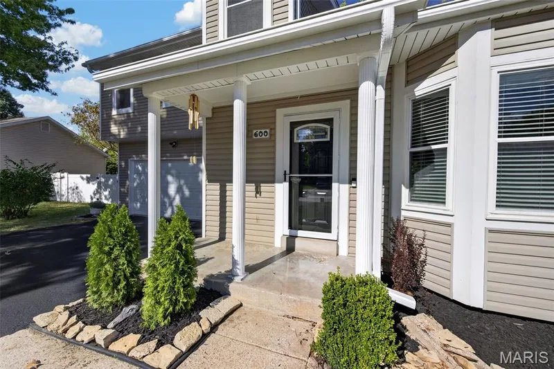 Tasteful and manageable landscaping — 600 Turtle Creek Court, St Peters, MO 63376