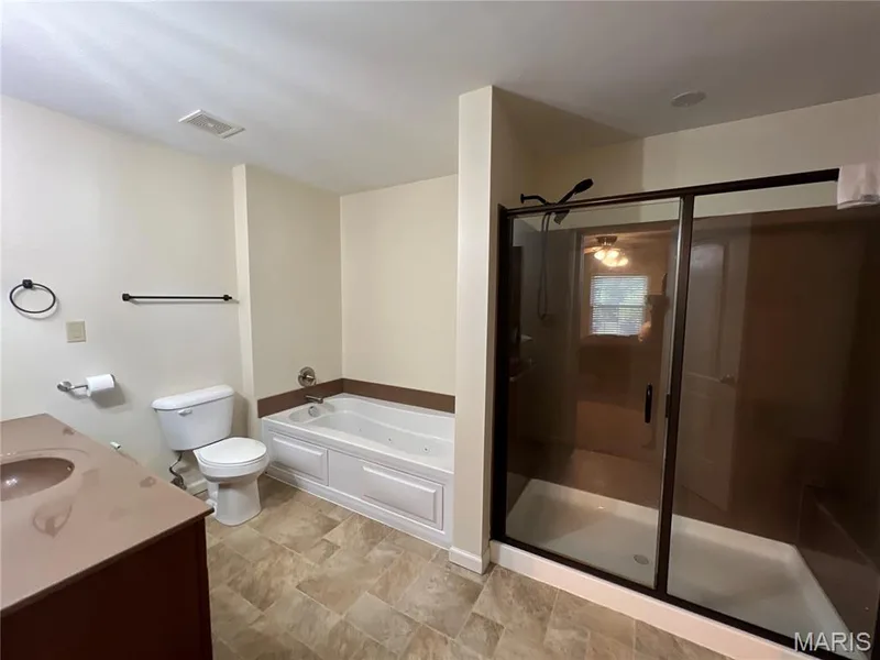 Address withheld by seller, St Peters, MO 63376 — listing photo 21 of 31