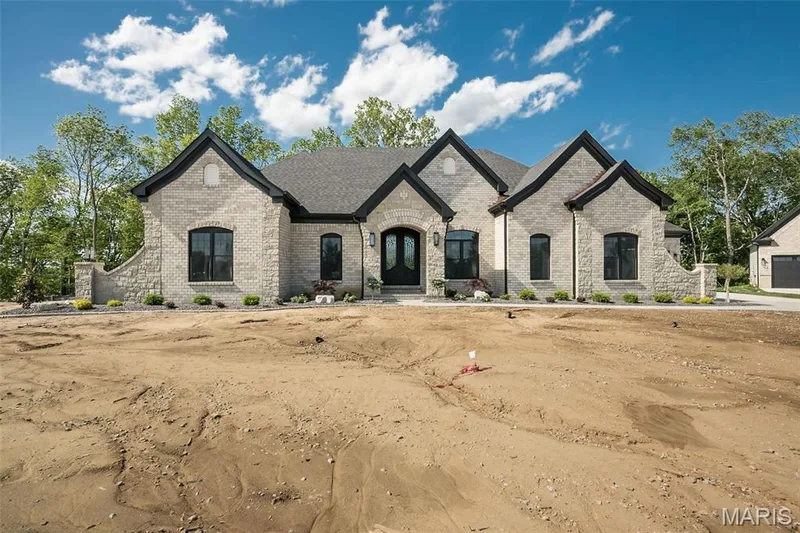 805 Silver Buck Lane, Chesterfield, MO 63005 — listing photo 2 of 50