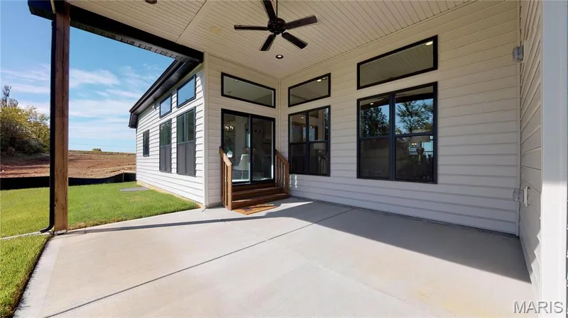 hotos are of previously built home and show many upgrades. — Alpine @ Stone Canyon, Foristell, MO 63348