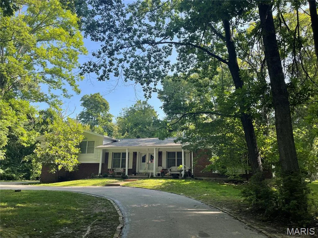 17421 Private Valley Lane, Chesterfield, MO 63005 — listing photo 1 of 8