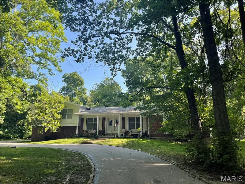 17421 Private Valley Lane, Chesterfield, MO 63005 — listing photo 1 of 8