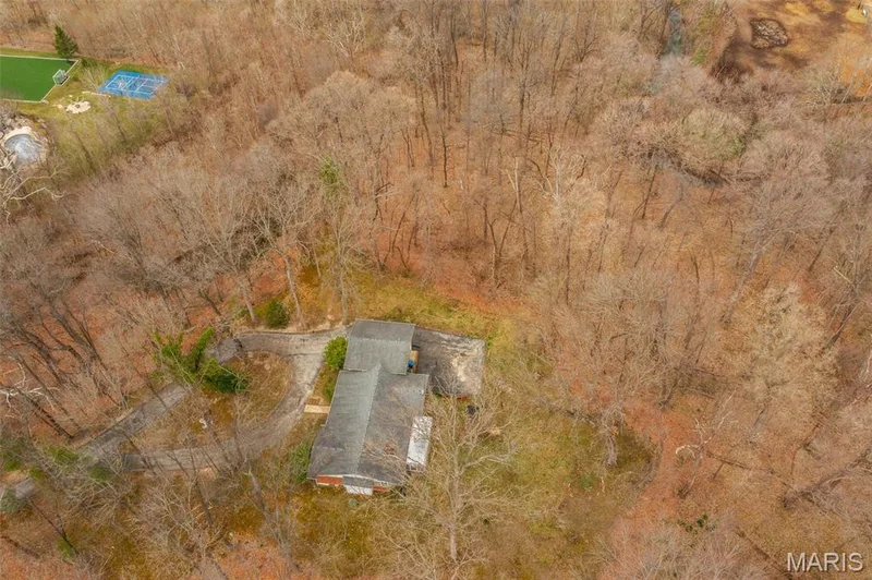 17421 Private Valley Lane, Chesterfield, MO 63005 — listing photo 2 of 8