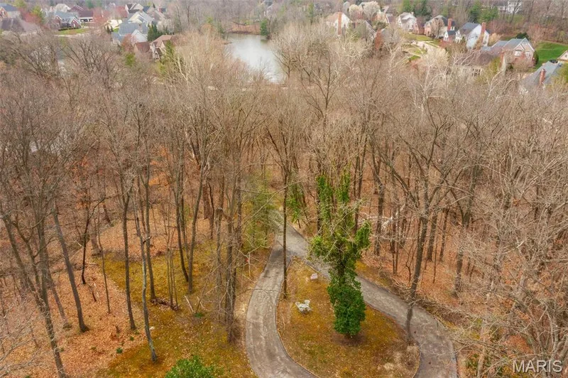 17421 Private Valley Lane, Chesterfield, MO 63005 — listing photo 3 of 8