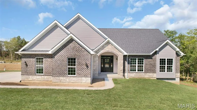 The Sycamore at the Estates at Schaper Farms. Optional elevation upgrade shown in photo of previously built home. — Sycamore-Ests @ Schaper Farms, Foristell, MO 63348
