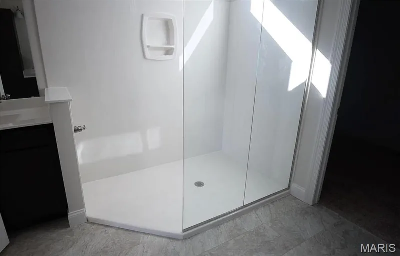 Low threshold shower — 0 Universal Design @ Cedarstone, Dardenne Prairie, MO 63368