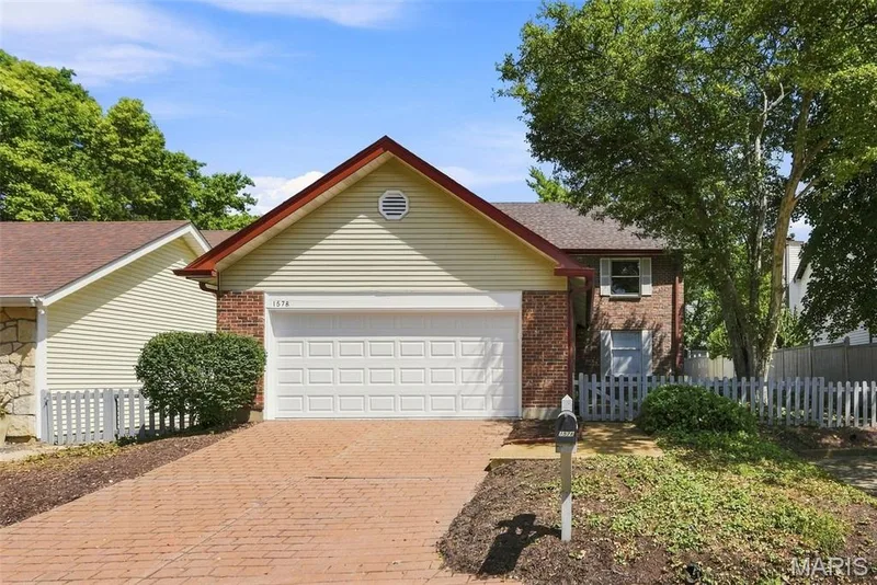 1578 Milbridge Drive, Chesterfield, MO β listing photo 1