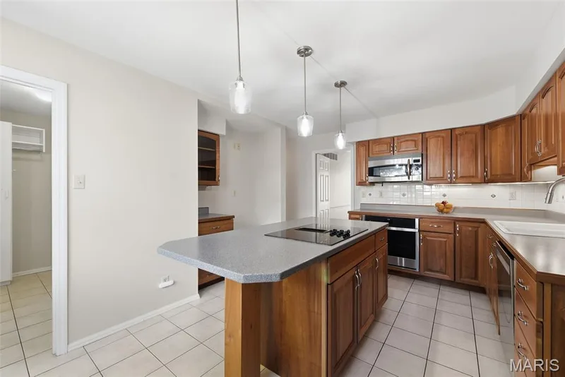 1578 Milbridge Drive, Chesterfield, MO 63017 — listing photo 18 of 40