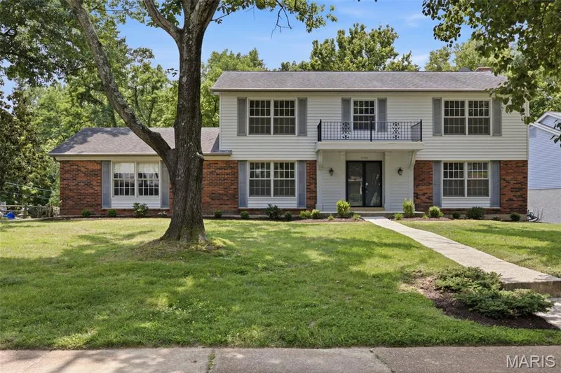14336 Bramblewood Court, Chesterfield, MO 63017 — listing photo 3 of 40