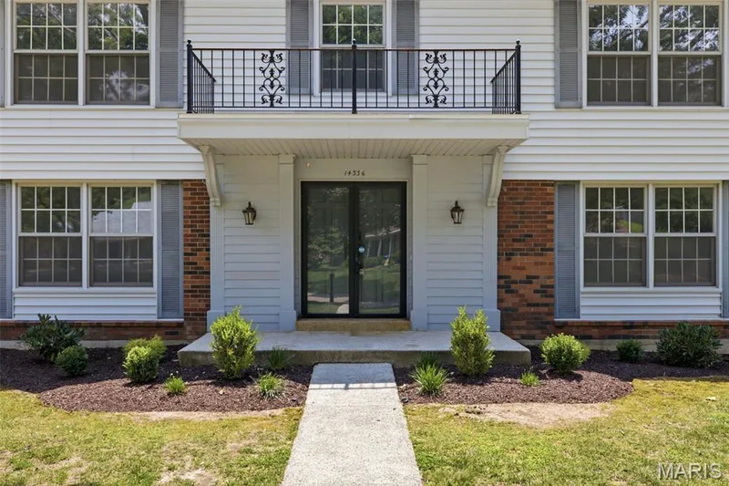14336 Bramblewood Court, Chesterfield, MO 63017 — listing photo 2 of 40