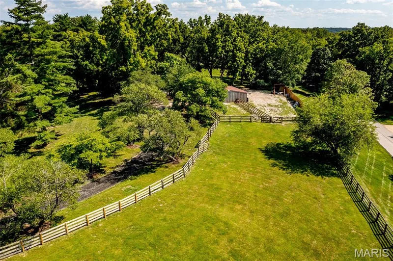 1577 Kehrs Mill Road, Chesterfield, MO 63005 — listing photo 4 of 66