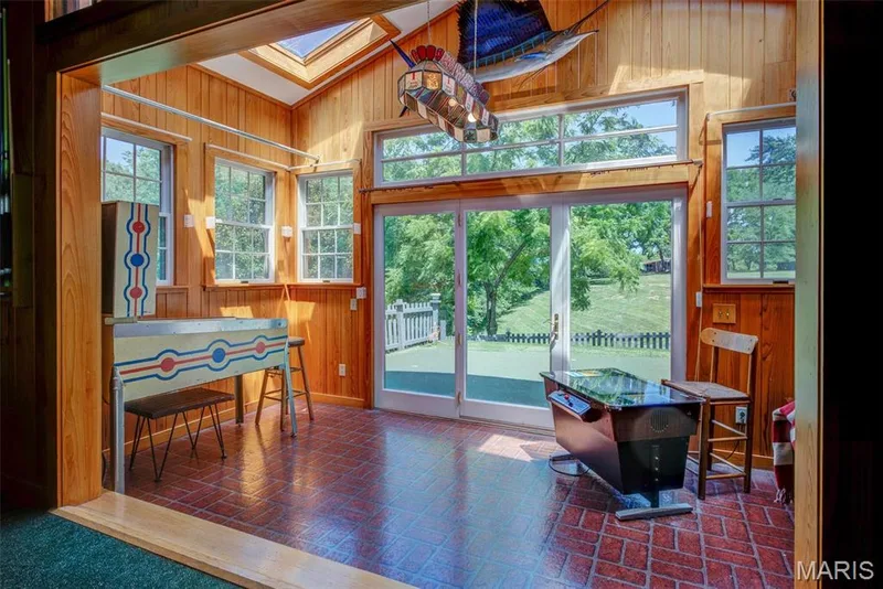 Pool House — 1577 Kehrs Mill Road, Chesterfield, MO 63005